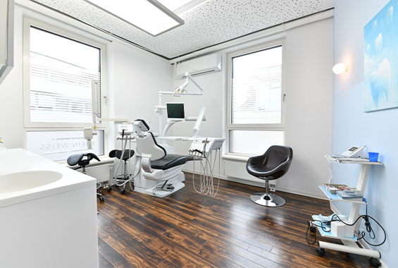 Zahnarztpraxis RHEIN WEISS Mainz Praxis Behandlungszimmer